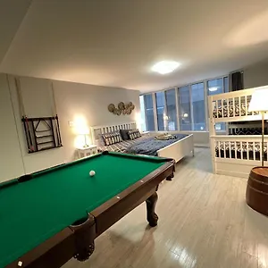 Big Group In Appartement Montréal